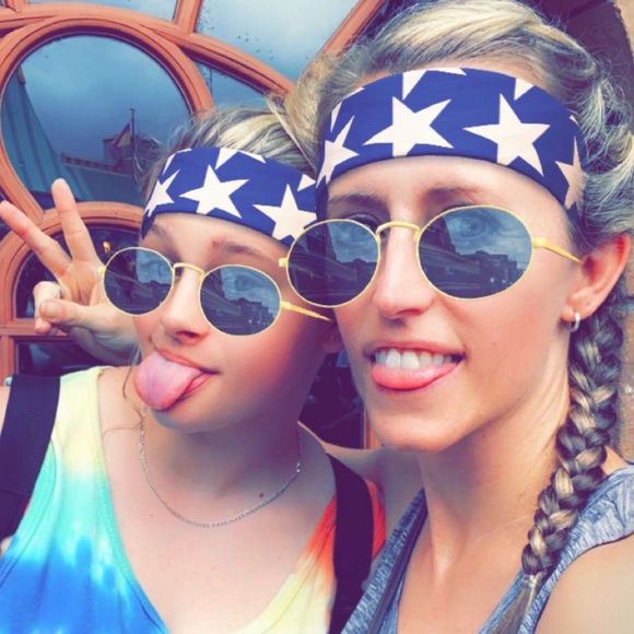 Meet your Posher, April ⭐️ - Picture 10 of 16